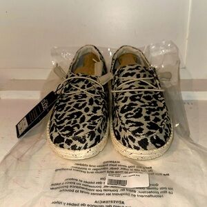 Hey Dudes Wendy / Woven Cheetah Grey / Size 6 / New with Tags